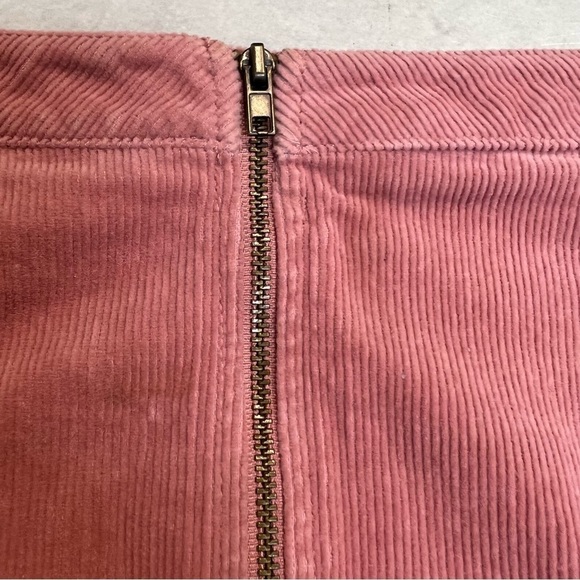 Forever 21 bottom corduroy pink mini skirt with front half way zíper. Size M - Picture 9 of 9